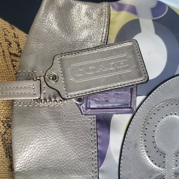 Tote - Picture 2 of 11